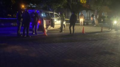 Edremit’te direksiyon hakimiyetini kaybederek ticari aracı ile ağaca çarpan sürücü