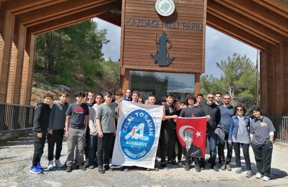 Burhaniye’de liseli gençler Kazdağlarının endemik bitkilerini inceledi Burhaniye’de, Celal Toraman Anadolu Lisesi, Milli Eğitim Bakanlığı Liselerde Bilim