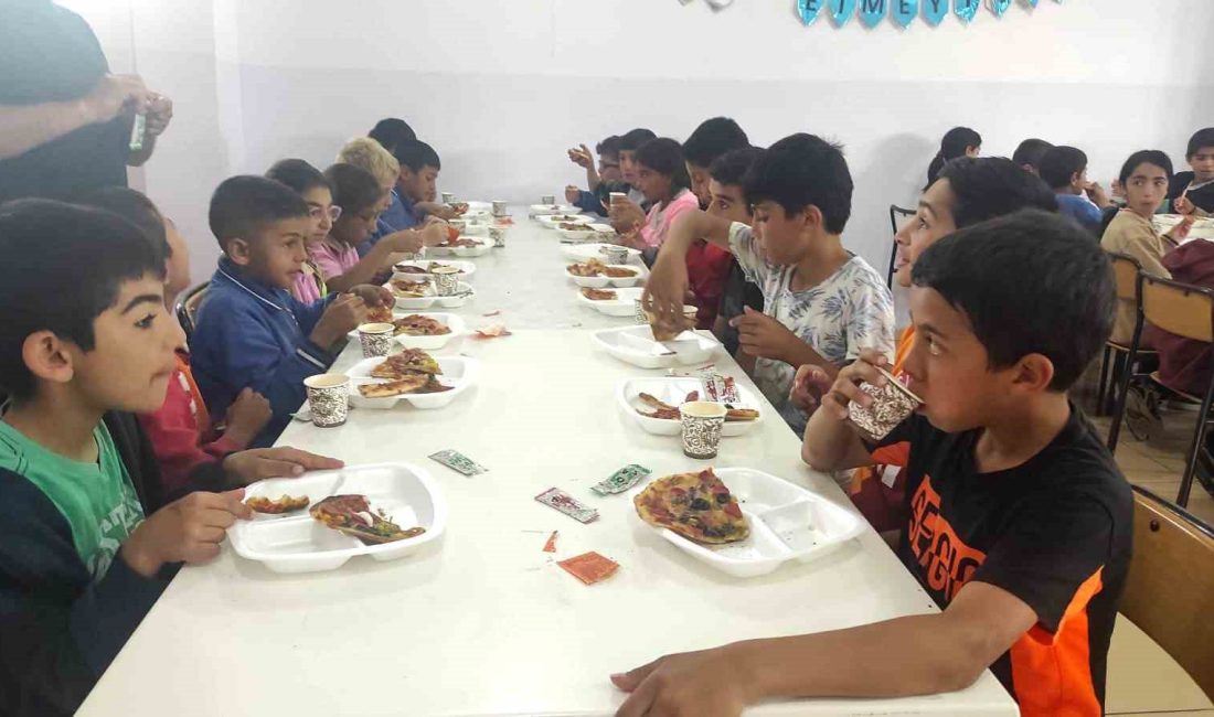 Köy okulunda pizza etkinliği TUNCELİ'NİN ÇEMİŞGEZEK İLÇESİNE BAĞLI PAYAMDÜZÜ KÖYÜ OKULUNDA PİZZA ETKİNLİĞİ DÜZENLENDİ.