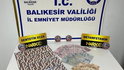 Ayvalık’ta polis ekipleri içinde 4 kişinin bulunduğu aracı şüphe üzerine
