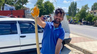 &Ccedil;anakkale&rsquo;nin Bayrami&ccedil; il&ccedil;esinde kamyon garajında bir otomobilin motor kısmında zehirli
