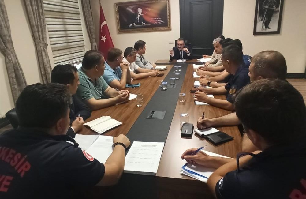 Suda boğulma olaylarının önlenmesine yönelik koordinasyon toplantısı yapıldı Edremit’te yaz aylarının başlaması sebebiyle suda boğulma olaylarına karşı alınacak