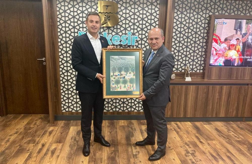 Edremit Ticaret Odası Yönetiminden Ahmet Akın’a ziyaret Edremit Ticaret Odası Yönetim Kurulu Başkanı Ahmet Çetin, Meclis Başkanı