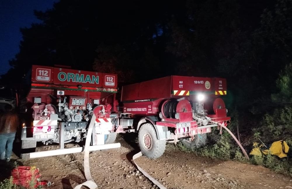Kazdağları’nda orman yangını Kazdağları’nda yıldırım düşmesi sonrası çıkan orman yangını ekiplerin hızlı müdahalesi