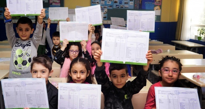 Uzman Psikolog Begüm Özkaya, çocukların karneleri kötü olsa bile tatilin