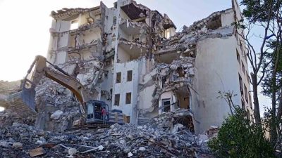 Balıkesir’de yaklaşık 40 yıldır hizmet veren eski belediye binası deprem