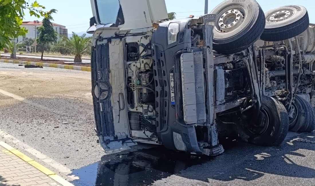 Edremit’te lastiği patlayan tır karayolunu trafiğe kapattı Edremit’te meydana gelen trafik kazasında, lastiği patlayan tır İzmir-Çanakkale karayolunu