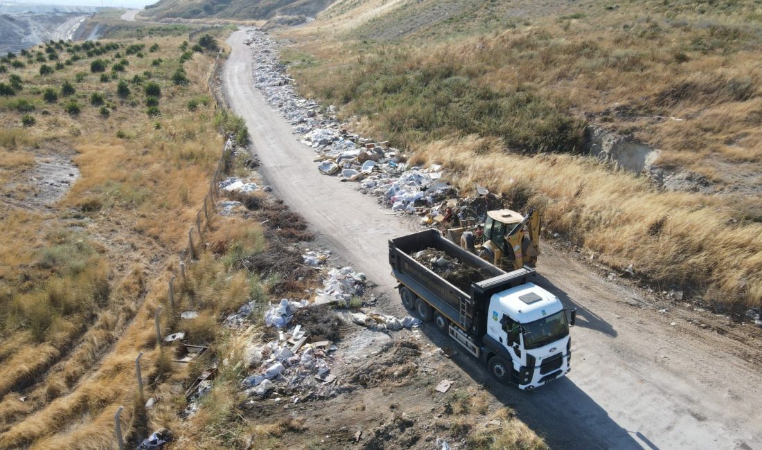 Bandırma’da çöp yığıntılarıyla dolan yol temizleniyor Balıkesir Büyükşehir Belediyesi ve Bandırma Belediyesi işbirliğinde Levent ve Dutliman