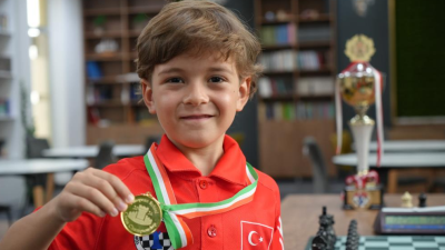 Balıkesir’de yaşayan 7 yaşındaki Ömer Taha Dede, İrlanda’da düzenlenen Okullar