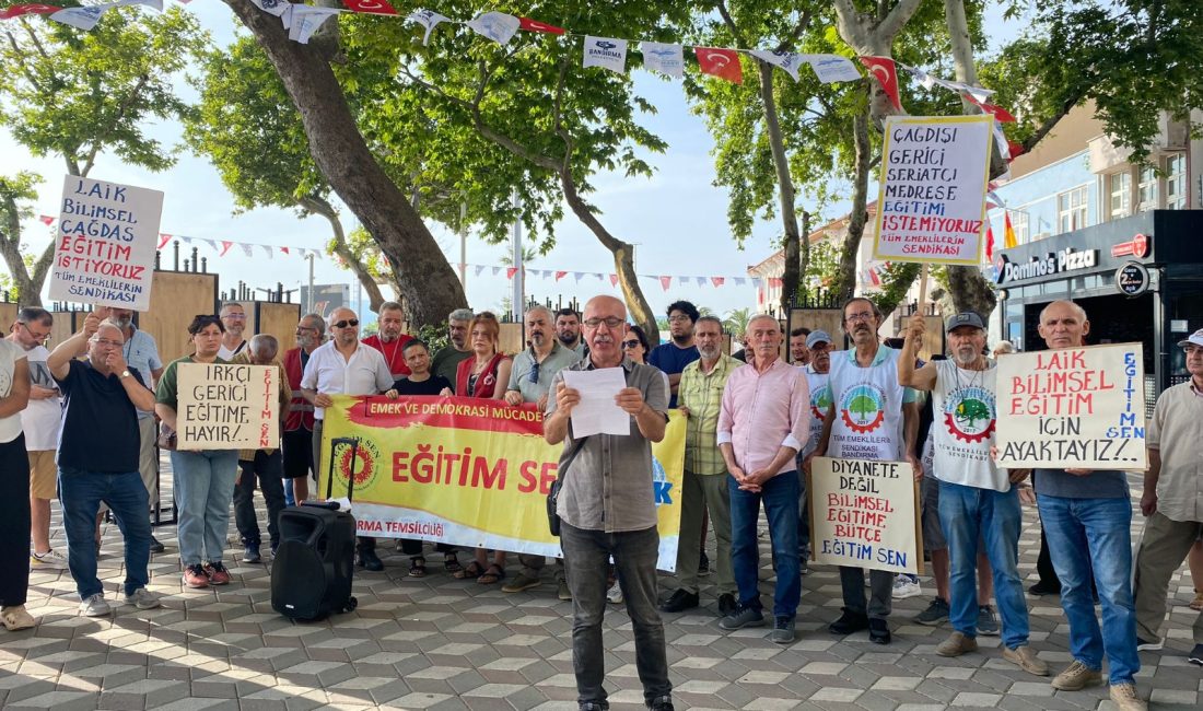 Bandırma Eğitim Sen yeni müfredatı eleştirdi<br> Eğitim Sen Bandırma Şubesi, düzenlediği basın açıklaması ile yeni müfredatın