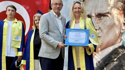 Erdek Meslek Yüksek Okulu’nun düzenlediği Mezuniyet Töreni’ne katılan Belediye Başkanı