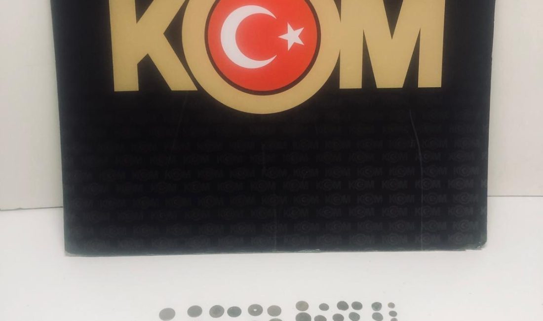 Gömeç’te polisten tarihi eser operasyonu: 94 adet sikke ele geçirildi Gömeç’te gerçekleştirilen tarihi eser operasyonunda 94 adet sikke ele geçirildi. Gömeç’te