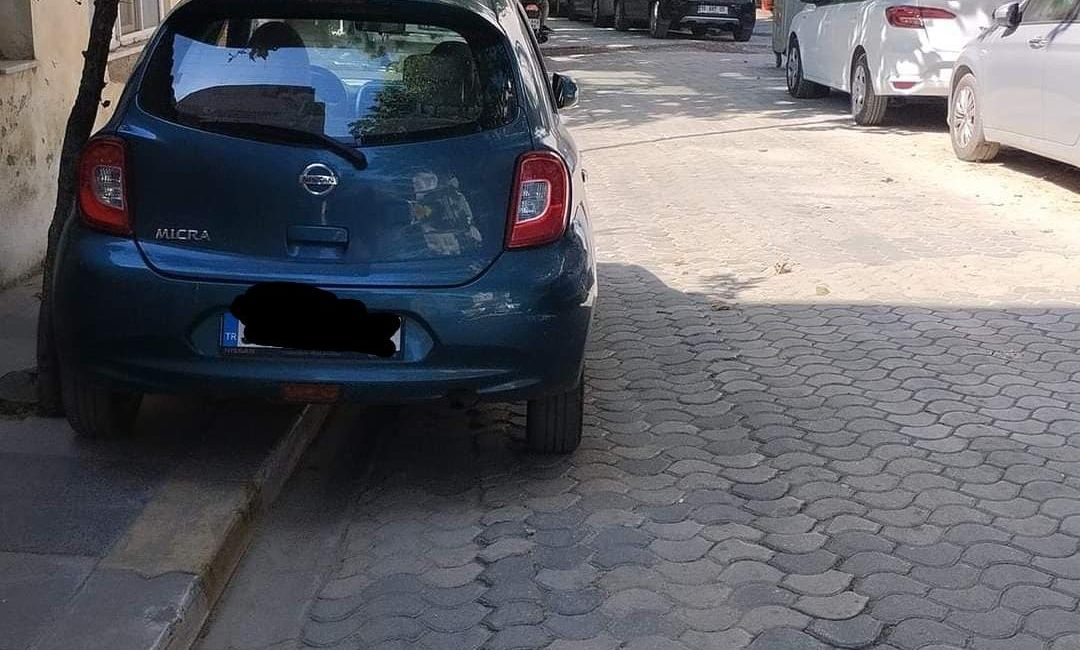 Erdek’te yaşanan nüfus yoğunluğu ve araç sayısının artması nedeniyle kaldırımlara