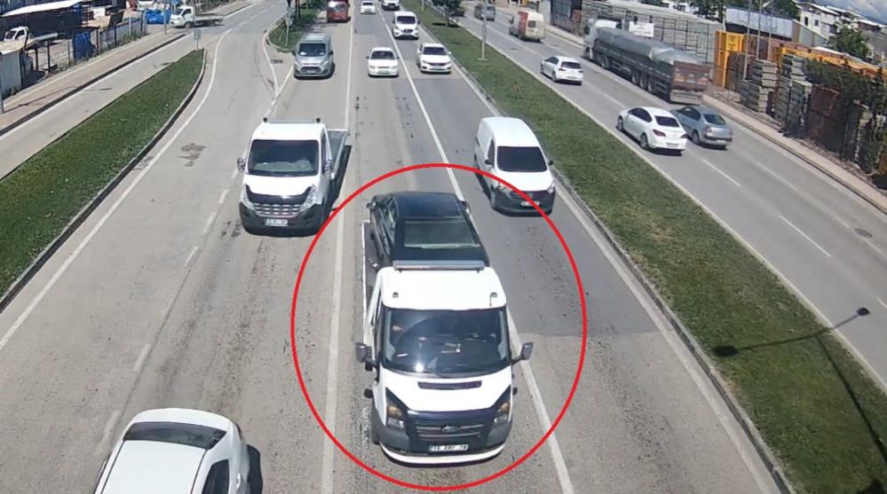 Mercedes’i çekiciyle çaldılar Bursa’da villanın önünde park halindeki Mercedes marka otomobili çekiciye yükleyerek
