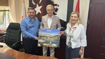 Atalarının yaşadığı şehri görmek için turizmin kenti Erdek’e gelen Nea