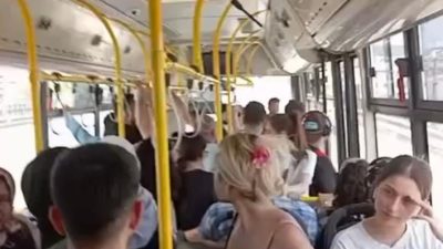 Bursa’da havaların mevsim normallerinin artması ile toplu ulaşım kullanan vatandaşlar,