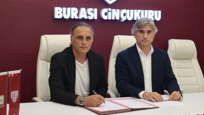 Bandırmaspor, Teknik Direktör Mustafa Gürsel ile imza töreni düzenleyerek 3