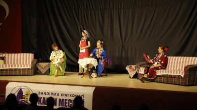 33’üncü Kuşcenneti Kültür ve Turizm Festivali Sahil Şenliği kapsamında Bandırmalılar,