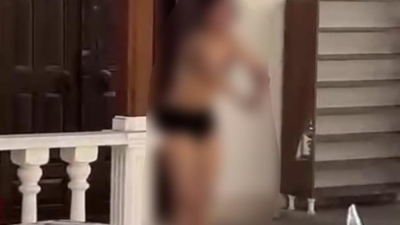Edremit’te cami önünde kıyafetlerini çıkaran kadın hakkında polis işlem yaptı.