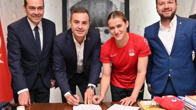  Balıkesir Büyükşehir Belediye Başkanı Ahmet Akın, geçtiğimiz hafta 2024 Paris