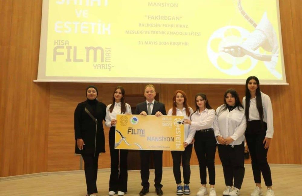 Balıkesirli öğrencilerin kısa filmi mansiyon ödülü aldı Kırşehir’de düzenlenen Ahilik Anlayışında Sanat ve Estetik Konulu kısa film