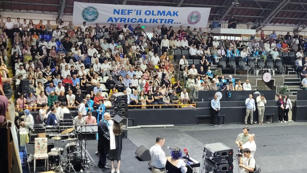 Asırlık Çınar Necatibey, 100. dönem mezunlarını verdi Kuruluş tarihi Cumhuriyetin ilanından da öncesine dayanan Necatibey Eğitim Fakültesi