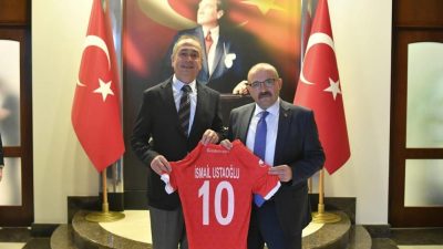 Balıkesirspor Yönetim Kurulu Başkanı Abdullah Bekki başkanlığındaki heyet, Balıkesir Valisi