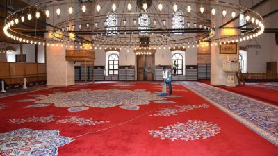 Yaklaşan Kurban Bayramı öncesinde cami ve cemevlerinin temizliğini gerçekleştiren Balıkesir