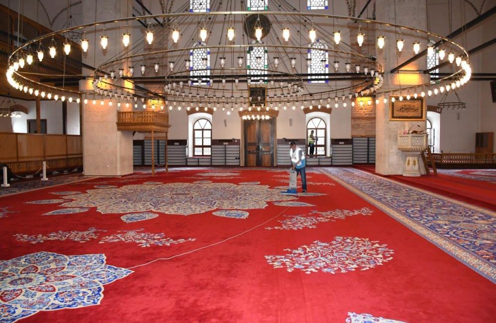 Balıkesir Büyükşehir, Kurban Bayramı öncesinde ibadethaneleri temizliyor Yaklaşan Kurban Bayramı öncesinde cami ve cemevlerinin temizliğini gerçekleştiren Balıkesir