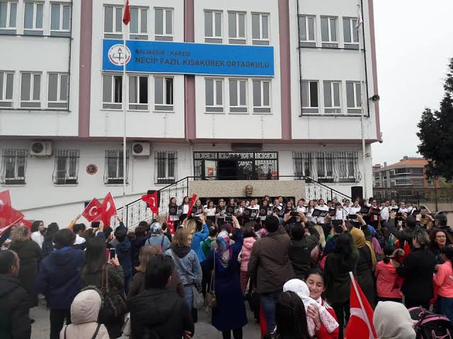 Bir Türkiye şampiyonu da Balıkesir’den çıktı Balıkesir’de LGS sınavından tüm sorulara doğru cevap veren Necip Fazıl