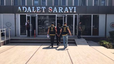 Bandırma’da alkollü şekilde araç kullanan trafik magandası, polisten kaçmaya çalışırken