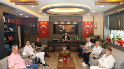Edremit Belediye Başkanı Mehmet Ertaş’ı ziyaret eden Bandırma Belediye Başkanı