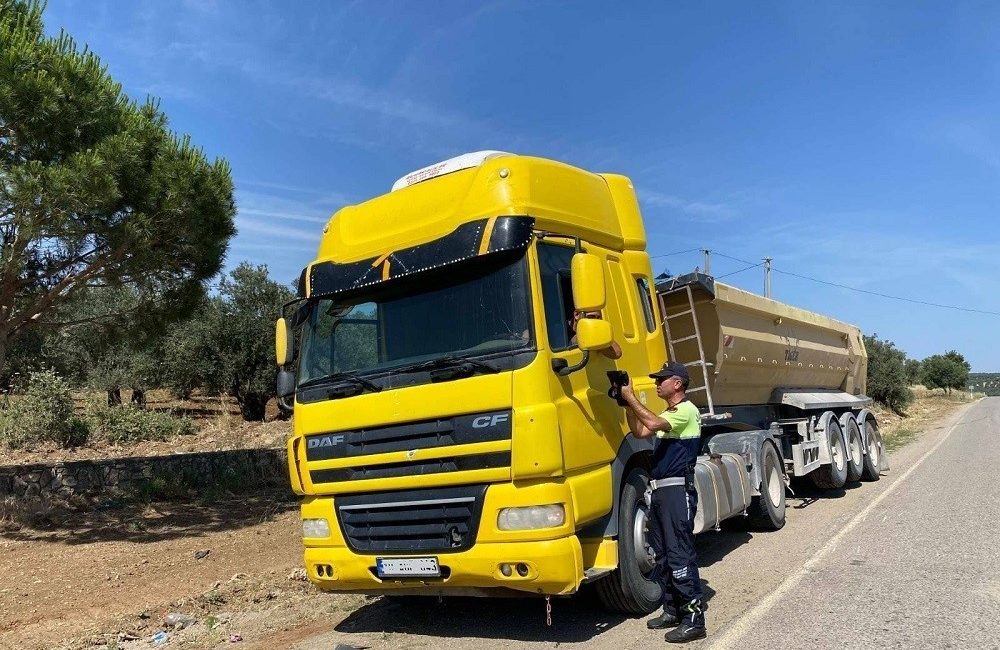 Yük taşıyan araçlara denetim Balıkesir İl Jandarma Komutanlığı trafik ekipleri, yük taşıyan araçlara yönelik