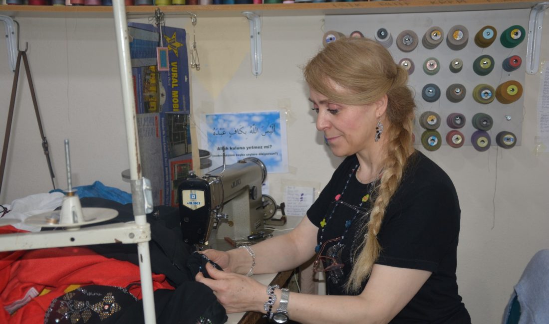 Düğün sezonunun gelmesiyle birlikte terzilerde rağbet arttı. Yıllardır esnaflık yapan