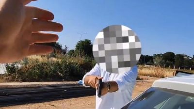 İnegöl’de motosikletli gencin korku dolu anları kameraya yansıdı. Aracının aynasını