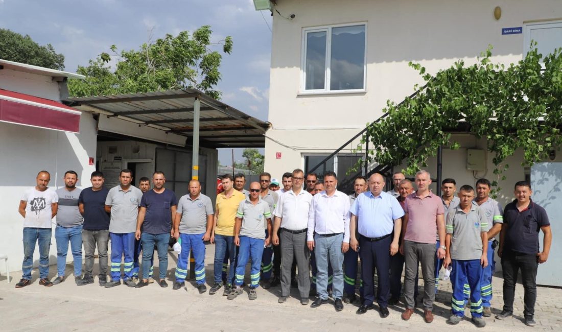 Palaz, personellerin bayramını kutladı Gönen Belediye Başkanı İbrahim Palaz, Kurban Bayramı kapsamında belediye personeli