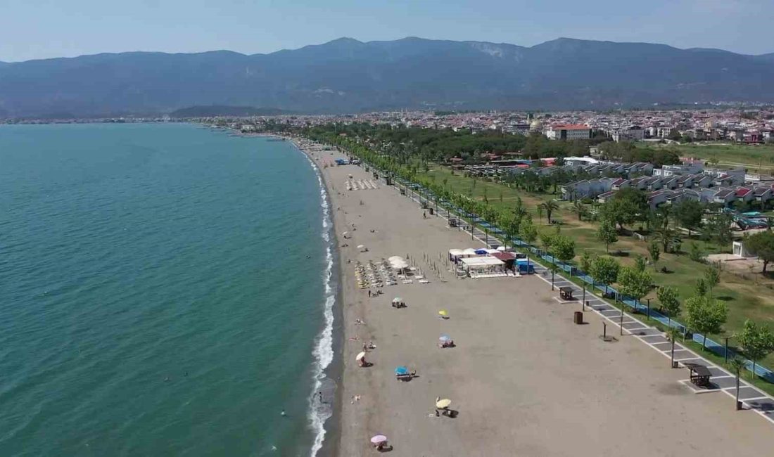 Balıkesir’de mavi bayraklı plajlar 9 günlük bayram ve yaz tatiline hazırlanıyor Balıkesir Büyükşehir Belediyesi, 22 mavi bayraklı plajının her birini 9