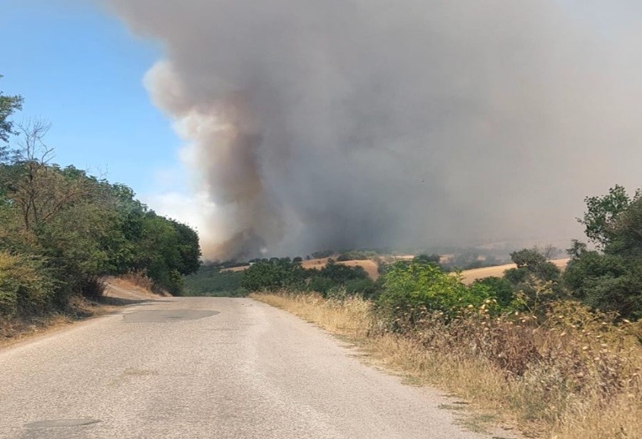 Bigadiç’te arazi yangını Bigadiç'e bağlı Esenli kırsal Mahallesi yakınlarında arazi yangını çıktı. Bigadiç’in kırsal