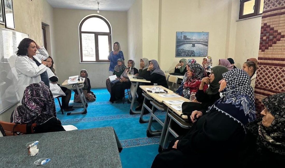 Bandırma Belediyesi tarafından kadınlara yönelik gerçekleştirilen “Kendi Kendine Meme Muayenesi