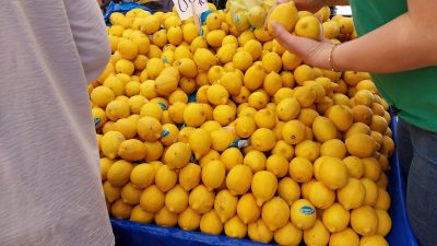 Bandırma pazarında zamlar, sebze ve meyve fiyatlarını etkiledi. Vatandaş artan