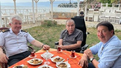 Ayvalık’ta “efsanevi” olarak nitelendirilen eski Belediye Başkanı Ahmet Tüfekçi’ye anlamlı