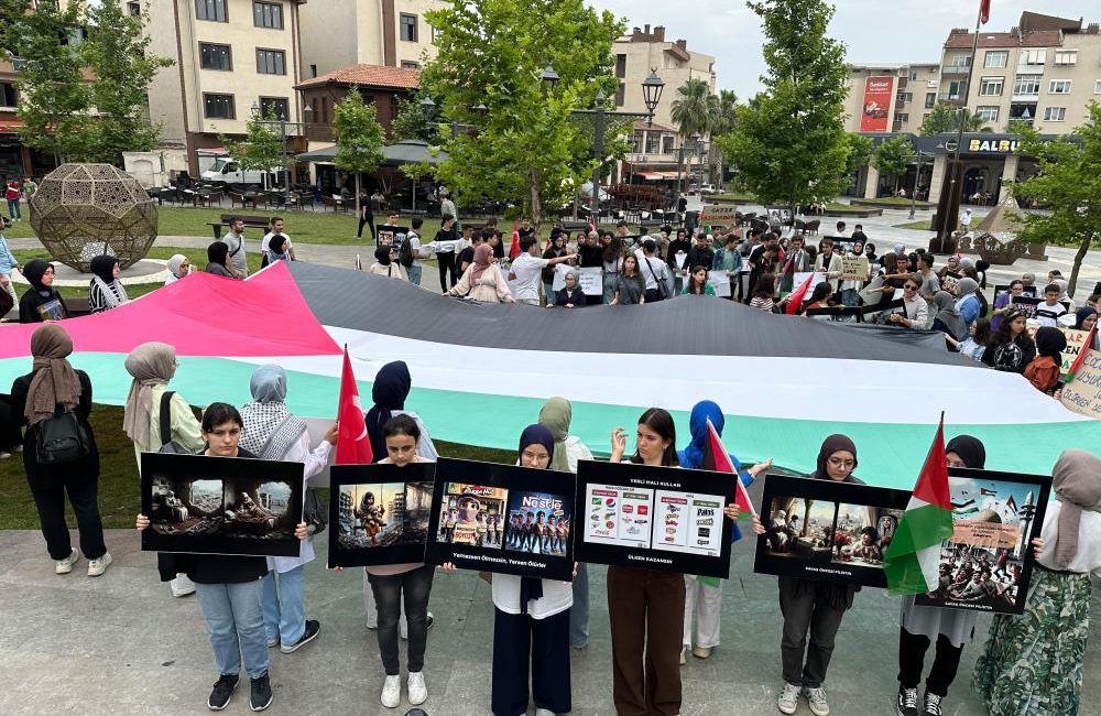 Balıkesir’de lise öğrencilerinden Gazze’ye destek yürüyüşü Balıkesir’de imam hatip liseleri ve Anadolu liseleri Gazze’ye destek yürüyüşü