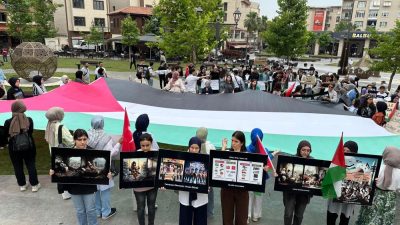  Balıkesir’de imam hatip liseleri ve Anadolu liseleri Gazze’ye destek yürüyüşü