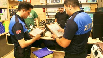Burhaniye Belediyesi, yaptığı denetimler sonucunda bazı iş yerlerinde ruhsat eksikleri