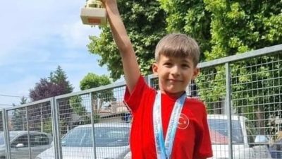 Altıeylül Burhan Erdayı İlkokulu öğrencisi Emrah Şenay, Sırbistan’da düzenlenen Jimnastik