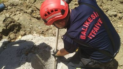 Erdek'te &ccedil;ukura d&uuml;şen yavru domuz itfaiye ekipleri tarafından kurtarıldı. Erdek&rsquo;e