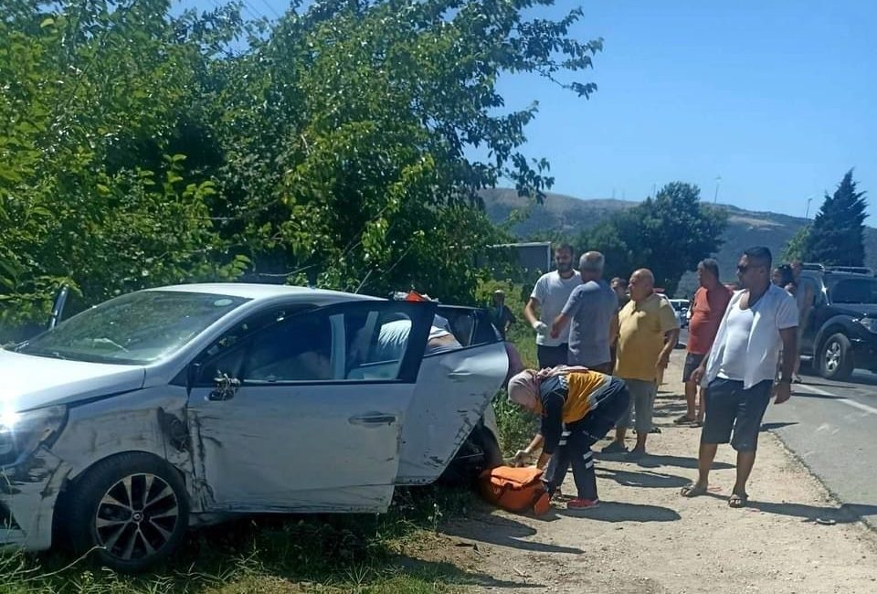 Erdek’te trafik kazası: 2 yaralı Erdek'te meydana gelen çift taraflı trafik kazasında 2 kişi yaralandı. Kaza,