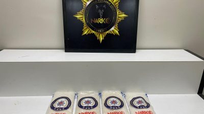 Balıkesir İl Emniyet Müdürlüğü tarafından yapılan operasyonda kumaşlar içine gizlenmiş