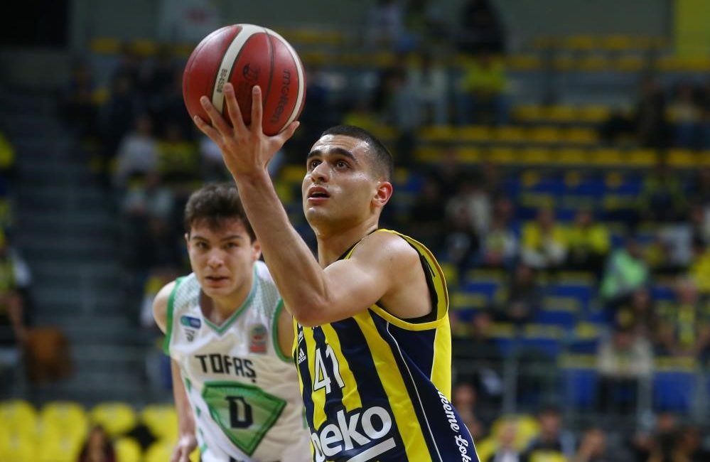 Fenerbahçe Beko, 23 yaşındaki oyun kurucu Yam Madar ile yollarını