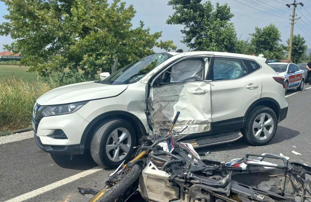 Ayvalık’ta motosiklet ile otomobil çarpıştı: 1 ölü, 1 yaralı Ayvalık’ta motosiklet ile otomobilin çarpışması sonucu meydana gelen kazada 1